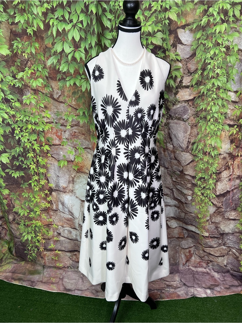 HALSTON Quiet Luxury Fit and Flare Black and Ivory Scuba Knit Event Dress, 10 - Picture 2 of 13